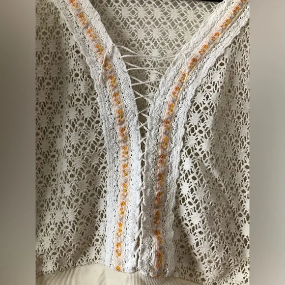 FREE PEOPLE KNIT CROCHET BOHEMIAN STYLE SHORT SLEEVE PULL OVER MEDIUM - Picture 2 of 9